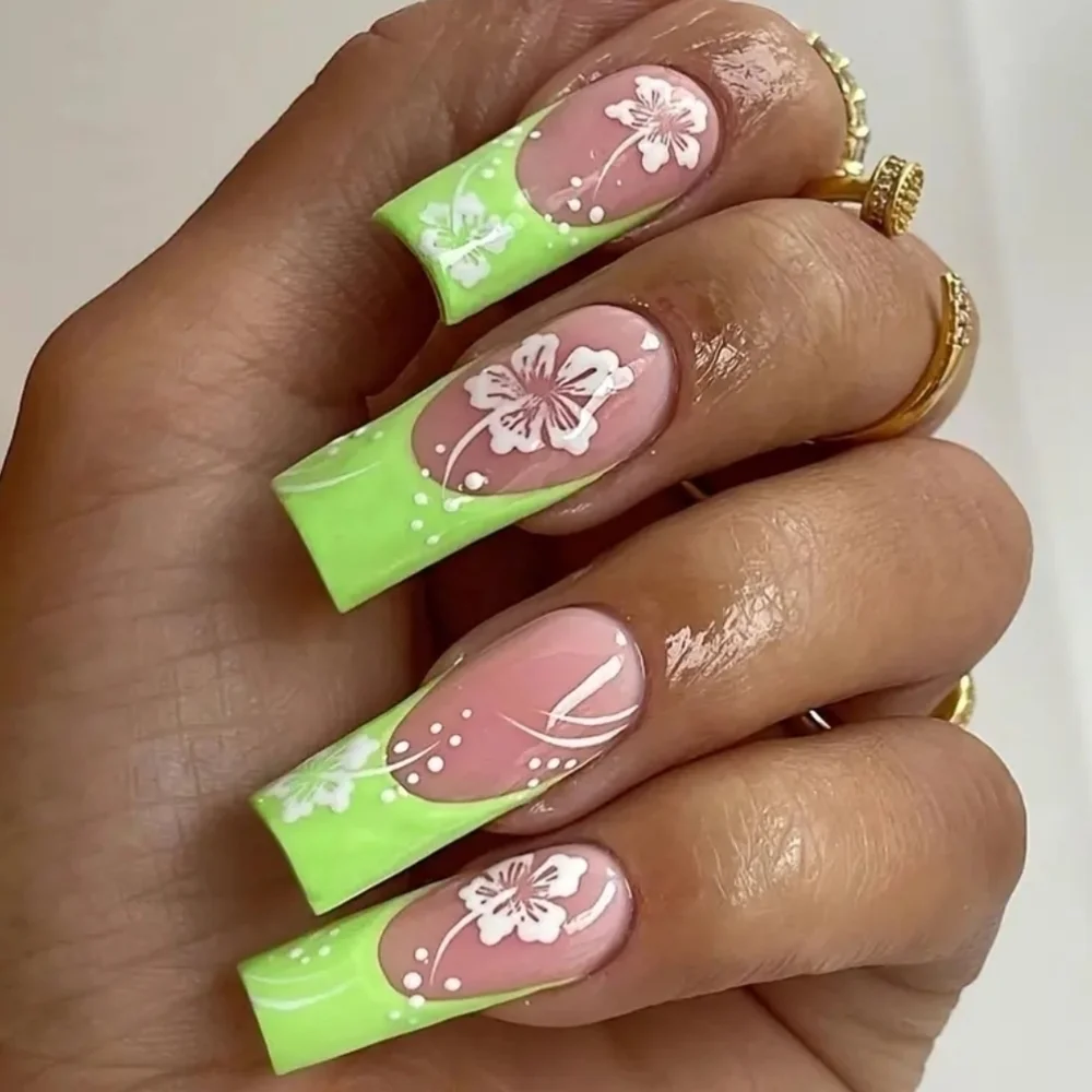 24 Pieces Fake press on nails